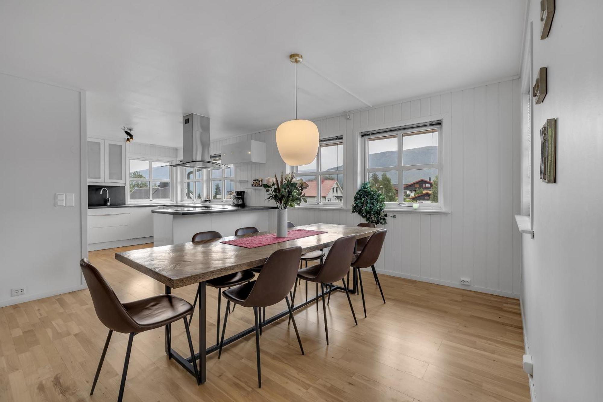 Central Large Modern House With A View 트롬쇠 외부 사진