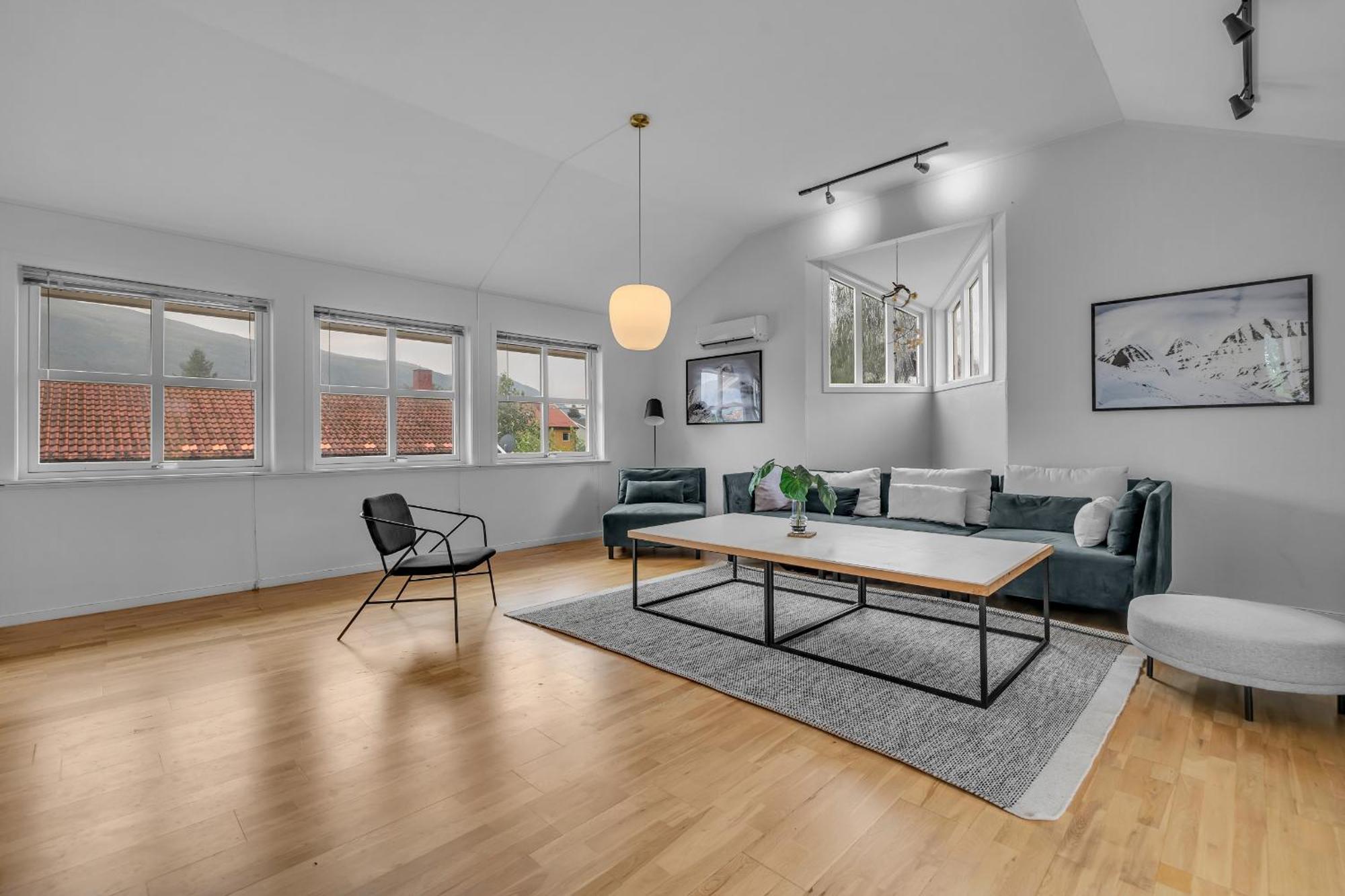 Central Large Modern House With A View 트롬쇠 외부 사진